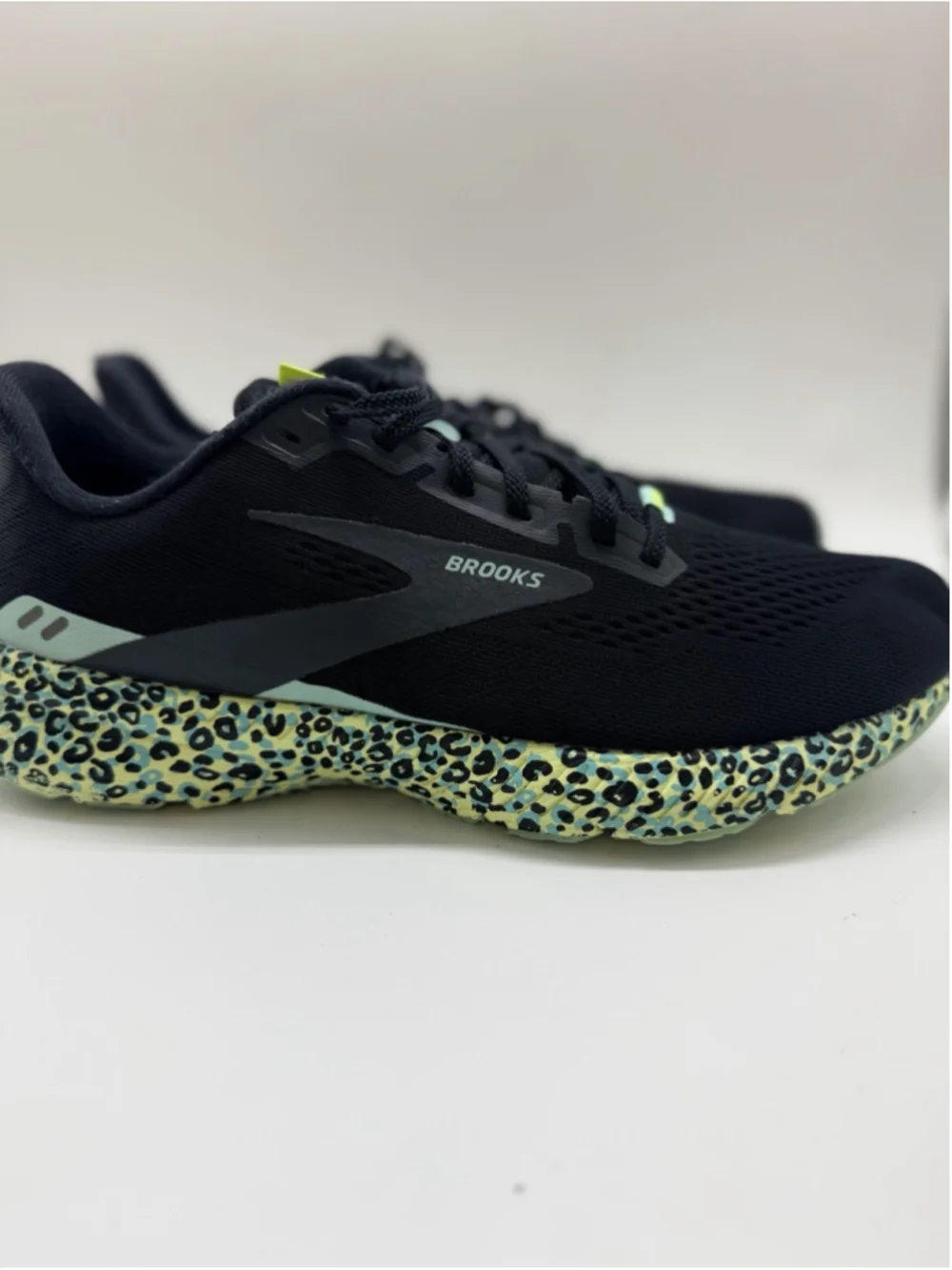 Brooks Launch 8 Electric Cheetah Women’s Size 10 Black Green Running Shoes